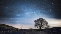 马勒姆的夜空，英国北约克郡 (© Stephen Dinsdale/Alamy Stock Photo)