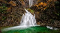 蒙多河源头的瀑布，西班牙阿尔瓦赛特里奥帕尔 (© Westend61/Getty Images)