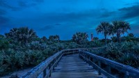 从庞塞德莱昂河口向灯塔望去，佛罗里达州 (© Jason Sponseller/Shutterstock)