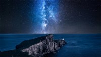 内斯特角灯塔上空的银河 ，苏格兰斯凯岛 (© Shaiith/Getty Images)
