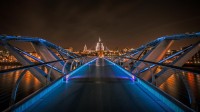 以圣保罗大教堂为背景的千禧桥，英国伦敦 (© Scott Baldock/Getty Images)