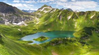巴伐利亚州Schrecksee湖的全景图，德国 (© wingmar/E+/Getty Images)