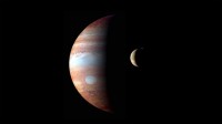 木星及木卫一的蒙太奇图像  (© NASA/Johns Hopkins University Applied Physics Laboratory/Southwest Research Institute/Goddard Space Flight Center)