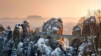 易北河上的巴斯泰桥，德国撒克逊瑞士国家公园 (© Reinhard Schmid/eStock Photo)