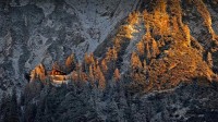 巴伐利亚阿尔卑斯山脉中的米滕瓦尔德小屋，德国 (© Sebastian Frölich/Offset by Shutterstock)