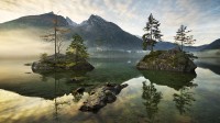 被阿尔卑斯山环抱的辛特湖，德国贝希特斯加登 (© Offset by Shutterstock)