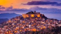 蒙塔尔巴诺埃利科纳，意大利西西里岛 (© Antonino Bartuccio/SOPA Collection/Offset by Shutterstock)