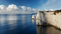 波白克岛的小尖塔岩石，英格兰多塞特 (© James Osmond/Alamy)