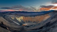 死亡谷国家公园里的优比喜比火山口，加利福尼亚州 (© Albert Knapp/Alamy)