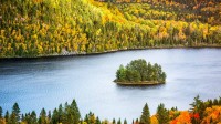 拉莫里斯国家公园中的Wapizagonke湖区，加拿大魁北克 (© Instants/Getty Images)