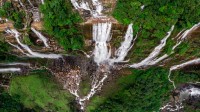 梅加拉亚邦的七姐妹瀑布，印度 (© Upamanyoo Das/Shutterstock)