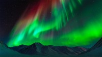 布鲁克斯山脉上空的极光，美国阿拉斯加州 (© Noppawat Tom Charoensinphon/Getty Images)