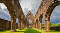 邓弗里斯和加洛韦的甜心修道院，苏格兰 (© Westend61/Getty Images)