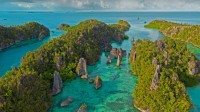 米苏尔岛，拉贾安帕特群岛中的岛屿，印度尼西亚 (© rusm/Getty Images)