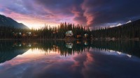 幽鹤国家公园的翡翠湖, 加拿大不列颠哥伦比亚省 (© Cavan Images/Offset)