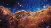 船底星云中的宇宙悬崖 (© NASA, ESA, CSA, and STScI)