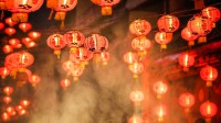 除夕夜的中国新年灯笼 (© Toa55/Getty Images)