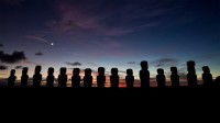 复活节岛上的摩艾石像，智利 (© Karine Aigner/Tandem Stills + Motion)