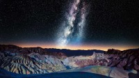 死亡谷扎布里斯基角上空的银河，美国加利福尼亚州 (© Matt Anderson Photography/Getty Images)