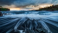 怀阿纳帕纳帕州立公园的黑沙滩，茂宜岛，夏威夷，美国 (© Matt Anderson Photography/Getty Images)
