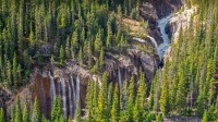 辛华达峡谷的瀑布，贾斯珀国家公园，加拿大 (© Delpixart/Getty Images)
