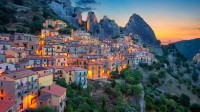 卡斯泰尔梅扎诺，意大利 (© Rudy Balasko/Shutterstock)