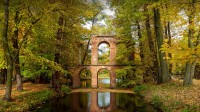 罗马风格的渡槽，阿卡迪亚公园，波兰 (© PATSTOCK/Getty Images)