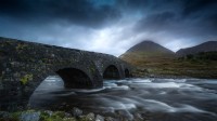 斯利加坎老桥，苏格兰斯凯岛 (© Aliaume Chapelle/Tandem Stills + Motion)