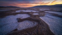 恶水盆地的盐滩，死亡谷国家公园，加利福尼亚州，美国 (© Jim Patterson/Tandem Stills + Motion)