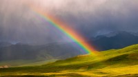 At-Bashy地区的彩虹，Kakshaal Too山脉，纳伦省，吉尔吉斯斯坦 (© Emad aljumah/Getty Images)