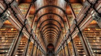三一学院图书馆，都柏林，爱尔兰 (© Lukas Bischoff/Getty Images)