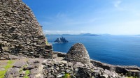 斯凯利格·迈克尔岛上一座古老修道院的废墟，爱尔兰 (© MNStudio/Getty Images)