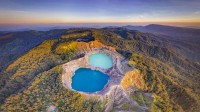 克里穆图的火山口湖，弗洛勒斯岛，印度尼西亚 (© Shane P. White/Minden Pictures)