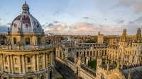 英国拉德克里夫图书馆和万灵学院，牛津大学，英格兰 (© atiger/Shutterstock)