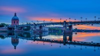 加龙河对面的圣皮埃尔桥，图卢兹，法国 (© Image Professionals GmbH/Alamy)