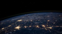 从地球上空225英里处俯瞰墨西哥湾沿岸各州的夜间景象 (© Stocktrek Images/Getty Images)