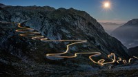 特雷莫拉公路在圣哥达山口，艾罗洛，瑞士 (© Sandro Bisaro/Getty Images)