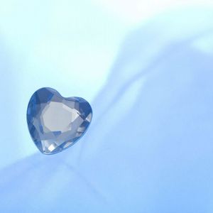 心形宝石图片：你对我的心会像宝石一样恒久吗？